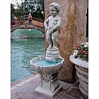 Manneken Pis Sculpture and Fountain